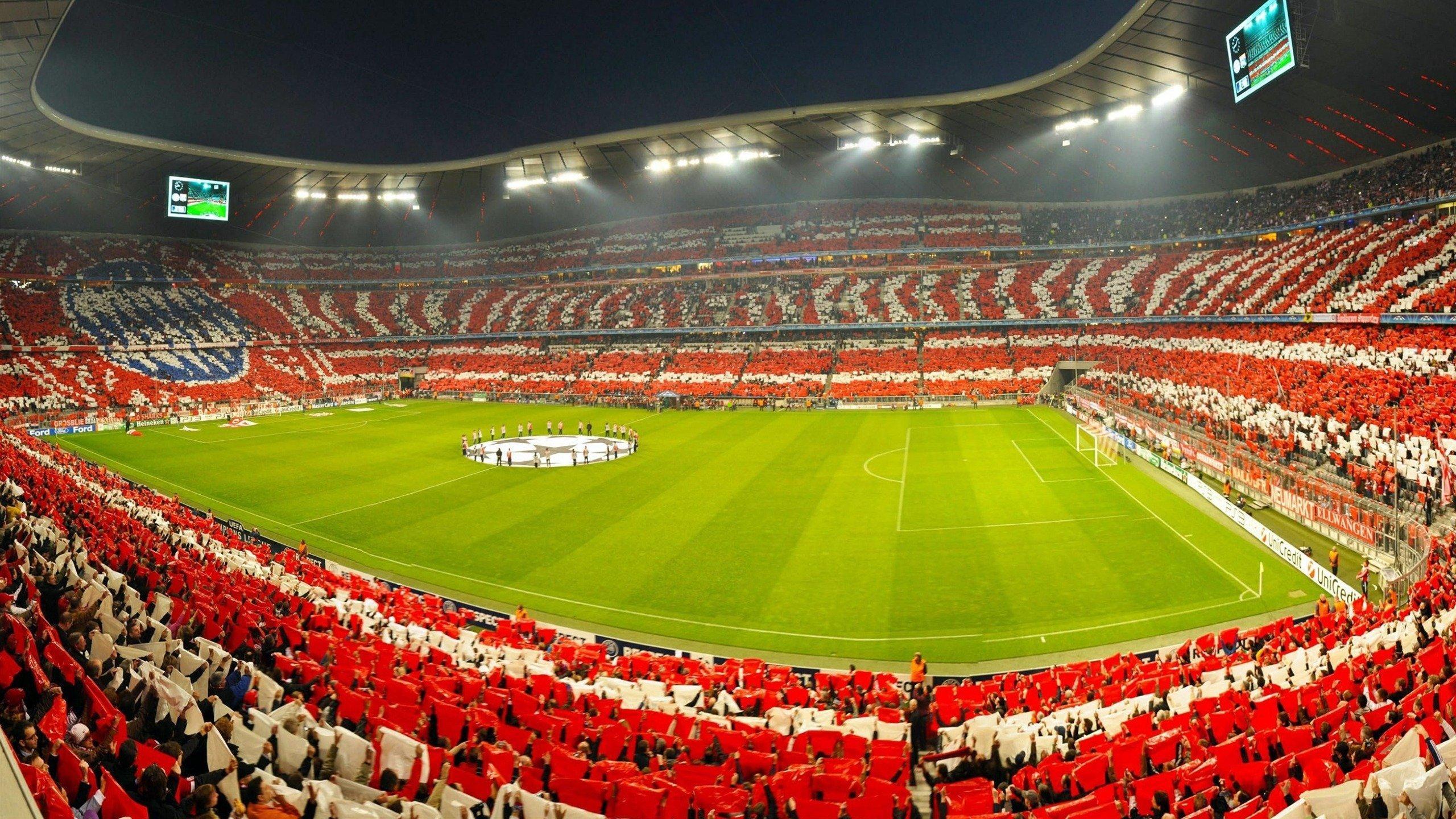 可爱魔人！居勒尔角球防守单盯哈兰德，后者笑着拍他肩膀